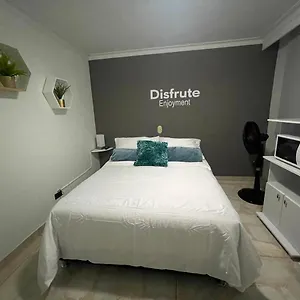 Habitación en casa particular Nuevo Y Comodo Alojamiento Laureles, Habitación Privada