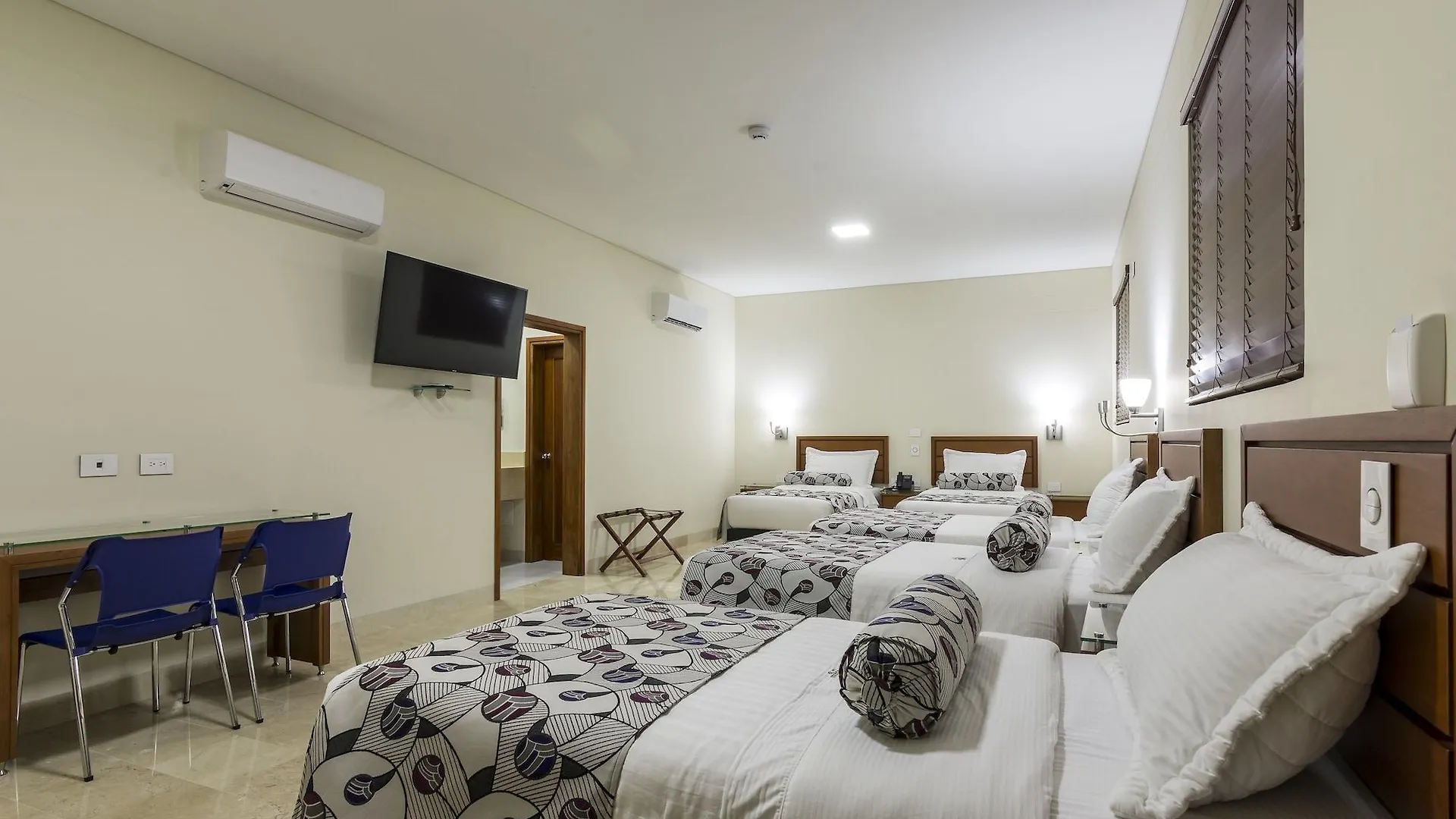 Hotel Dorado La 70 Medellín 4*,